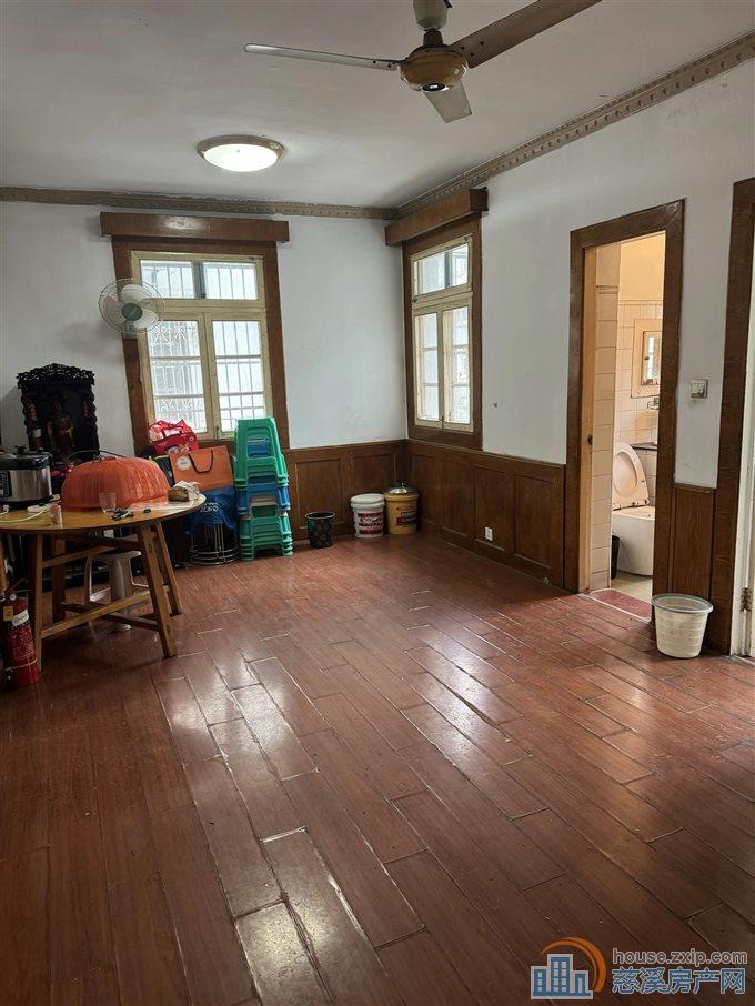 城东新村 二楼 精装 上林明年可读