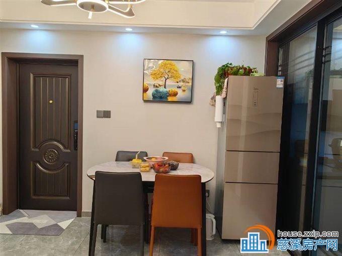 金山南区3楼74平精装修95万