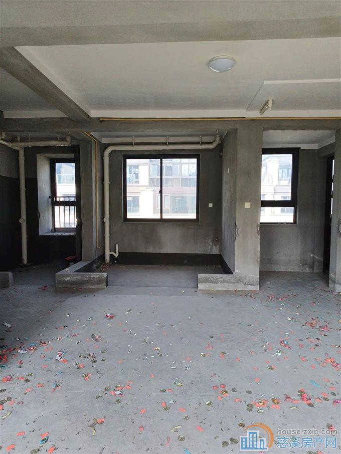 珑玥府 上叠带露台 全新毛坯 城北叠墅