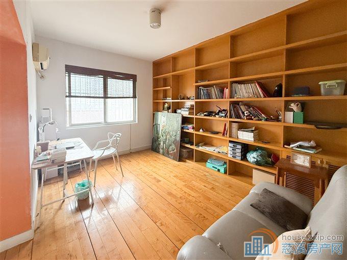 虞波北园东区 带阁楼 使用面积高 地车库