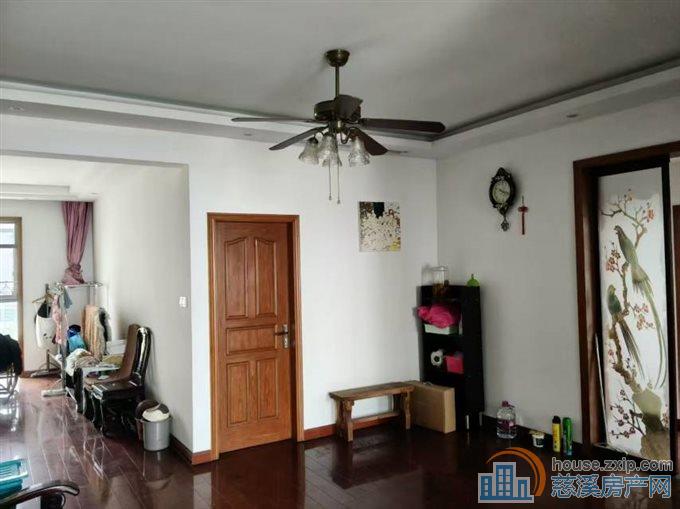 恒元新境电梯房142平车位五年168万