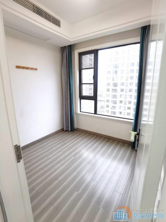 盛泰嘉苑欢乐颂114平11楼精装178万