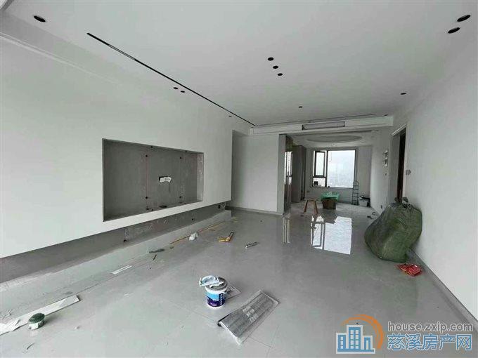 吾悦131平带车位全新精装200万