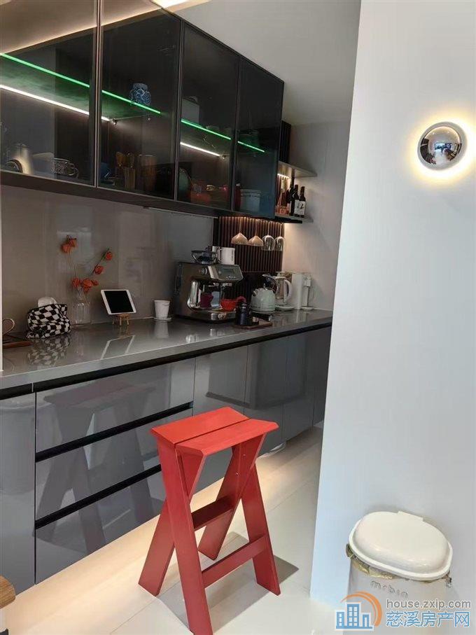 保利俯院江南洋房143平方带车位