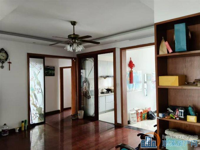 恒元新境电梯房142平车位五年168万