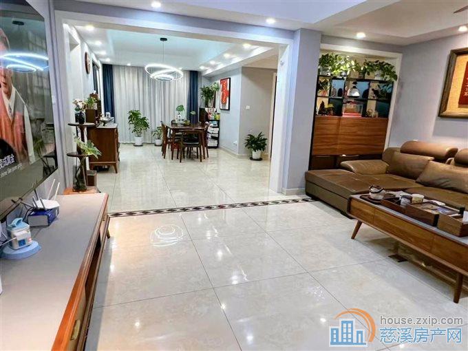 孙塘新村低楼层188平可读书全新精装