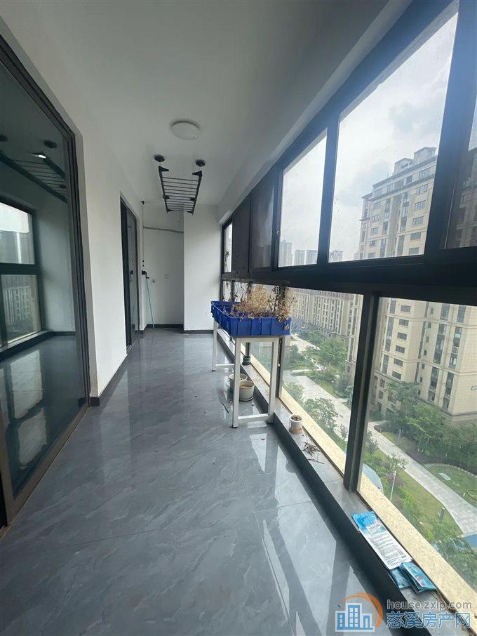 悦华府 141.33平220万精装满二年