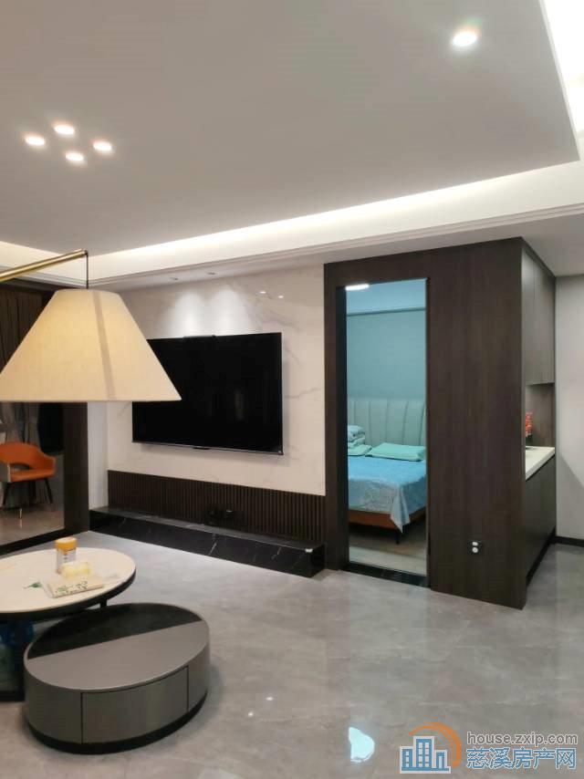 阅江府 136平 258万