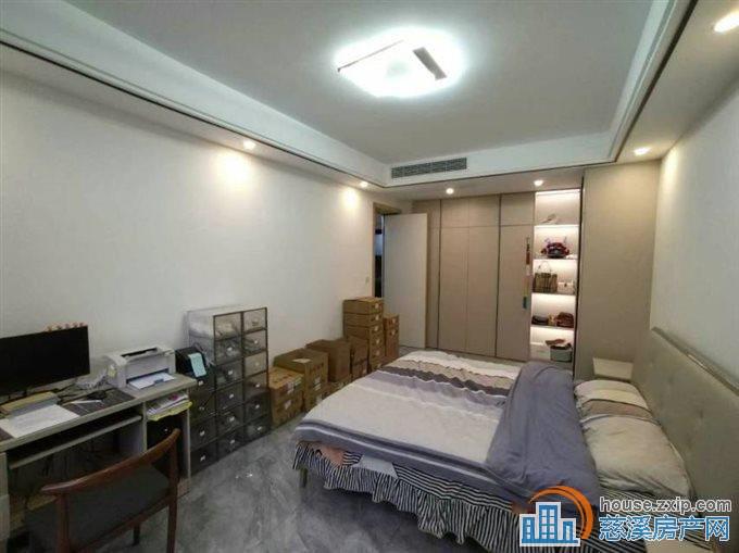 相士地南苑100平精装修155万