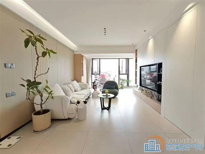 珑玥府112平精装奶油风通地下室195万