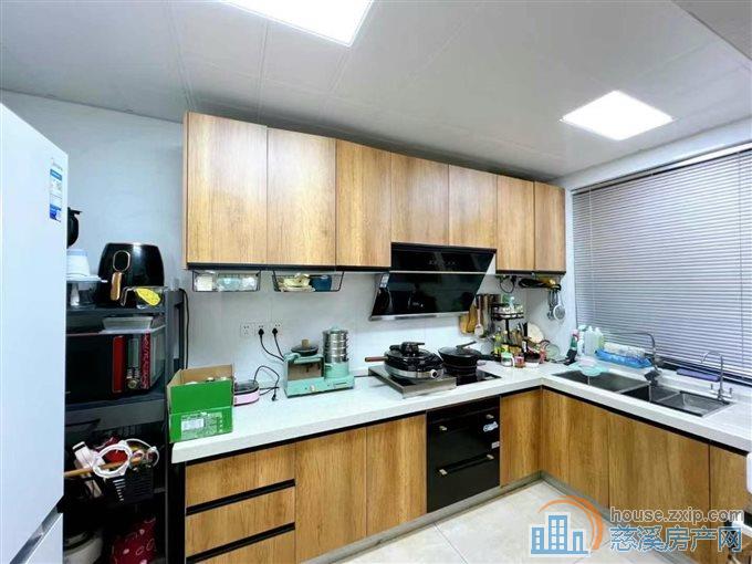 孙塘新村低楼层188平可读书全新精装