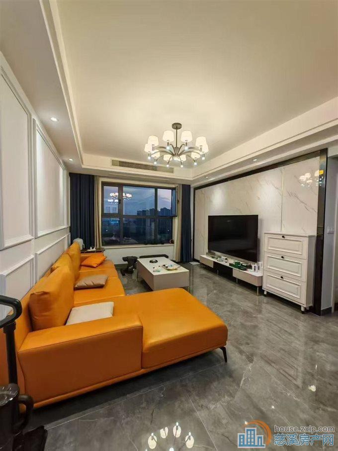 花样年89平两室中高楼层精装2年到