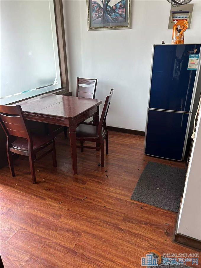 玲珑小区51平朝南二间精装