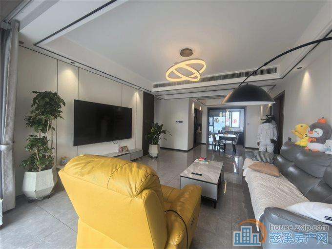 悦华府142平238万黄金楼层自住装修