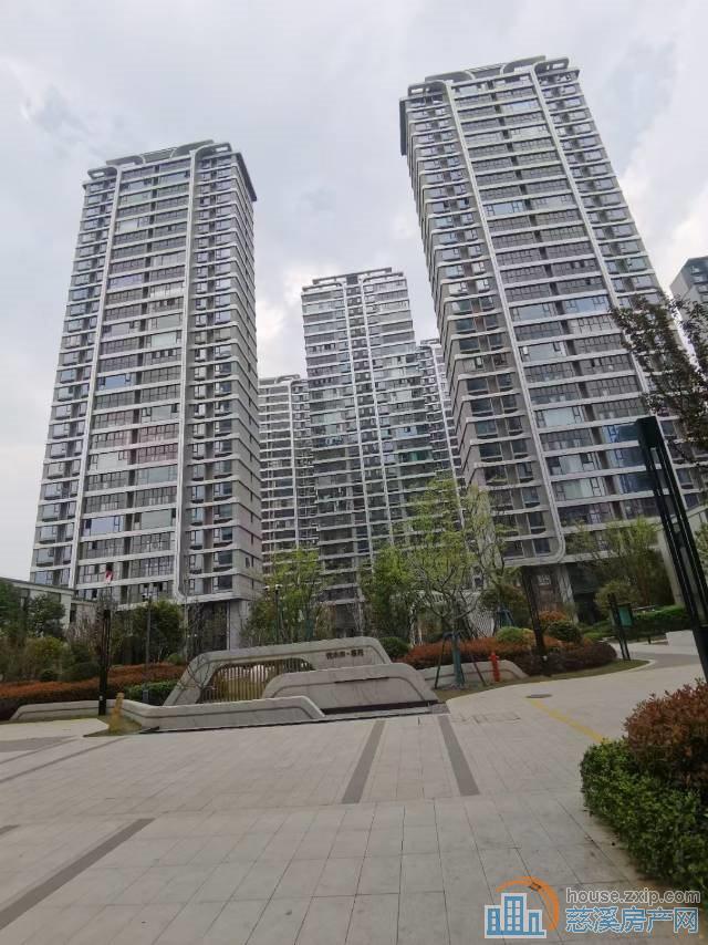 悦未来143平送超大露台车位229万