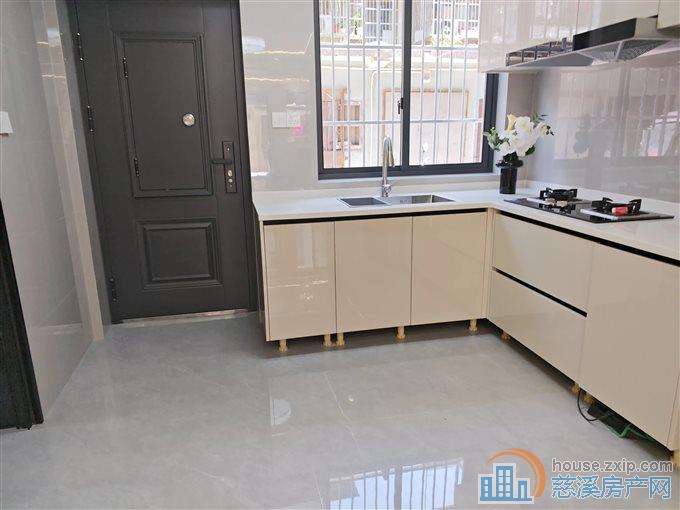 金山新村 精装 带27平方院子