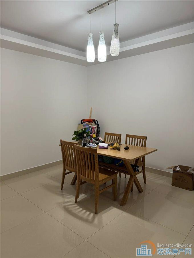 玲珑小区103平109万精装保养好