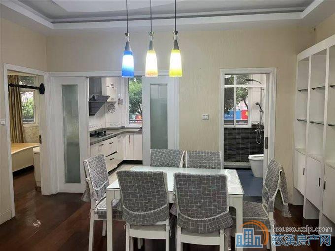 东兴苑南区2楼十储藏室124平158万