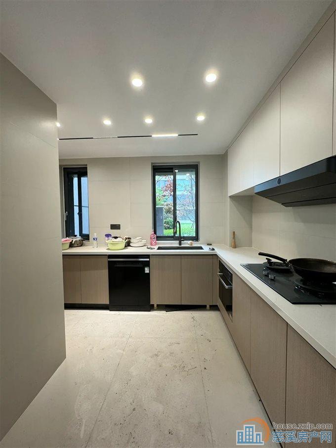 上东辰府复式191平340万全新精装未住