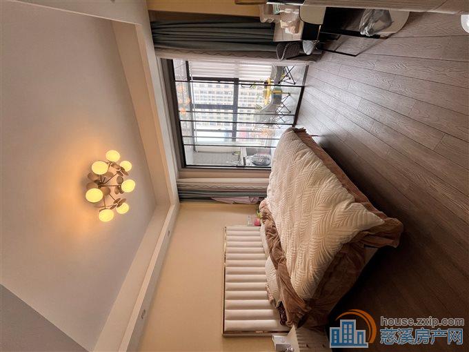 鸣北小区小户型三房142万精装修