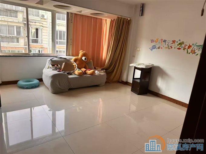 隆兴花园4室2卫