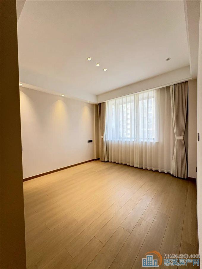 明月佳苑 全新精装未入住 带车位