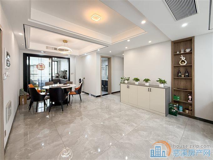 鸣北小区  精装  带车位杂物间 