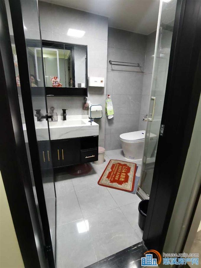 急卖中海湖心半岛三室两卫精装直接房源钥匙