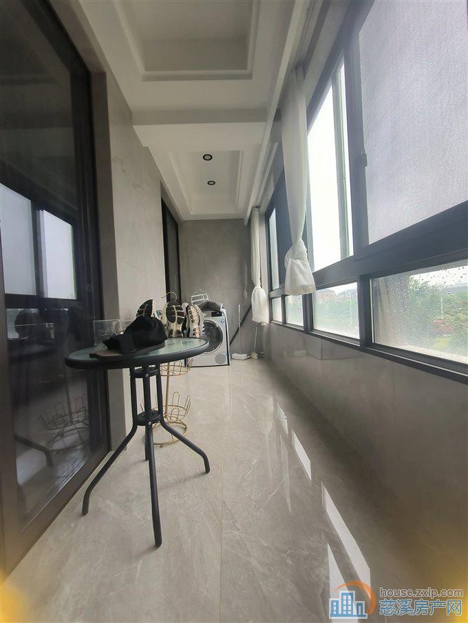 捡漏 珑玥府 精装卖毛坯价 四开间朝南