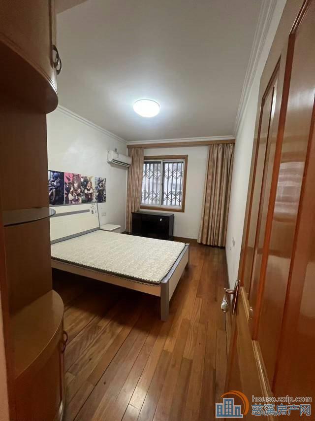 大通花园三楼，140平+朝南车库一只
