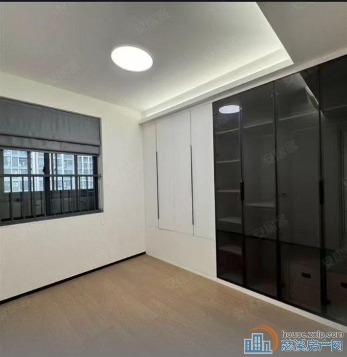 明月佳苑122平十车位+杂物间全新装修