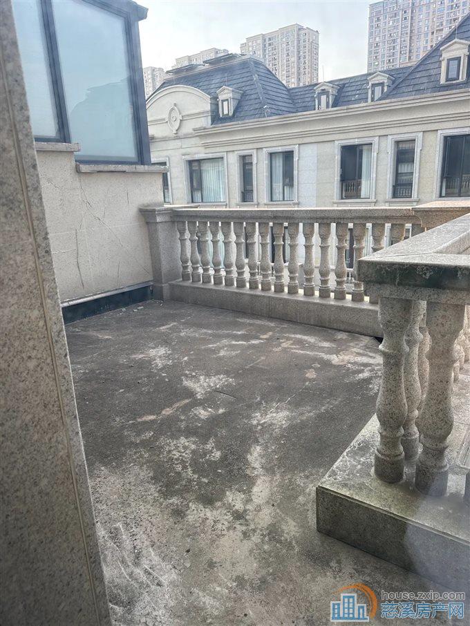 元亨雅园 联排别墅 带双车位  前后花园