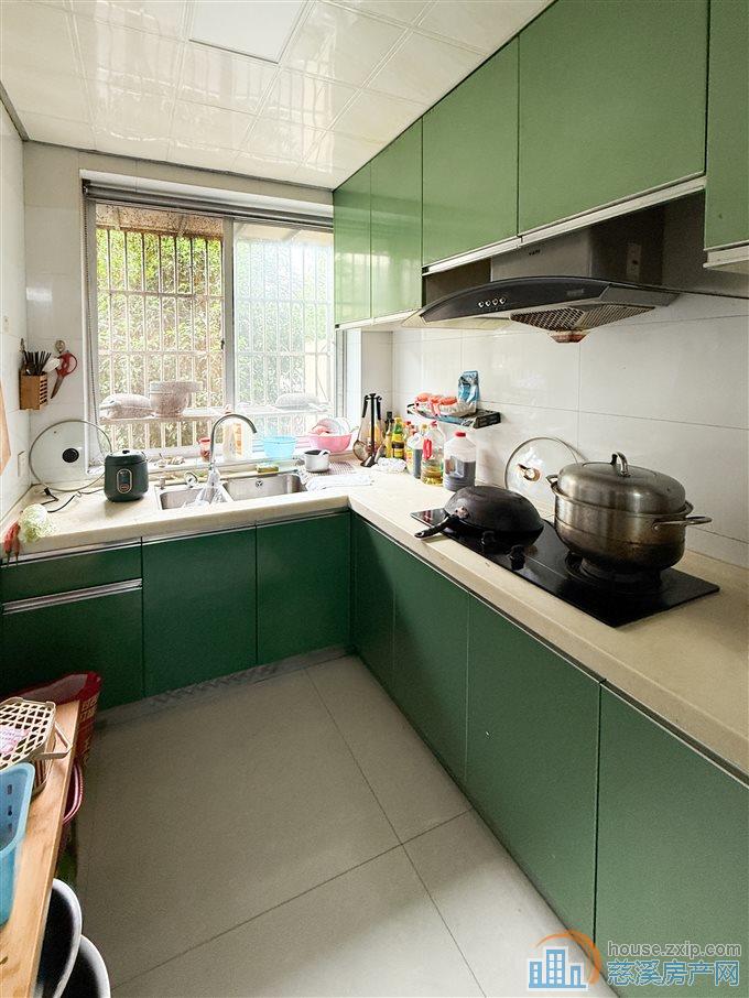 金山南区73平82.8万精装保养好