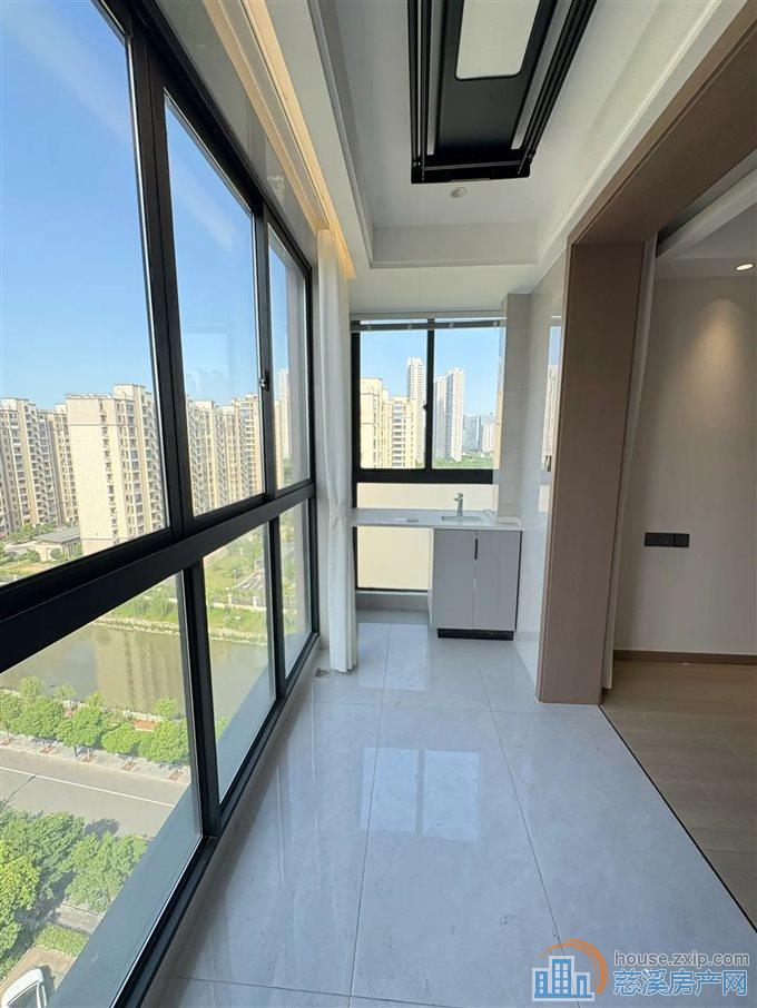 明月佳苑 全新精装未入住 带车位