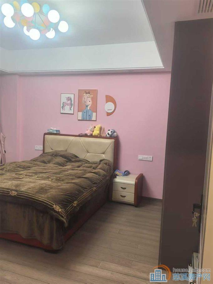 鸣北小区105平精装带车位架135万