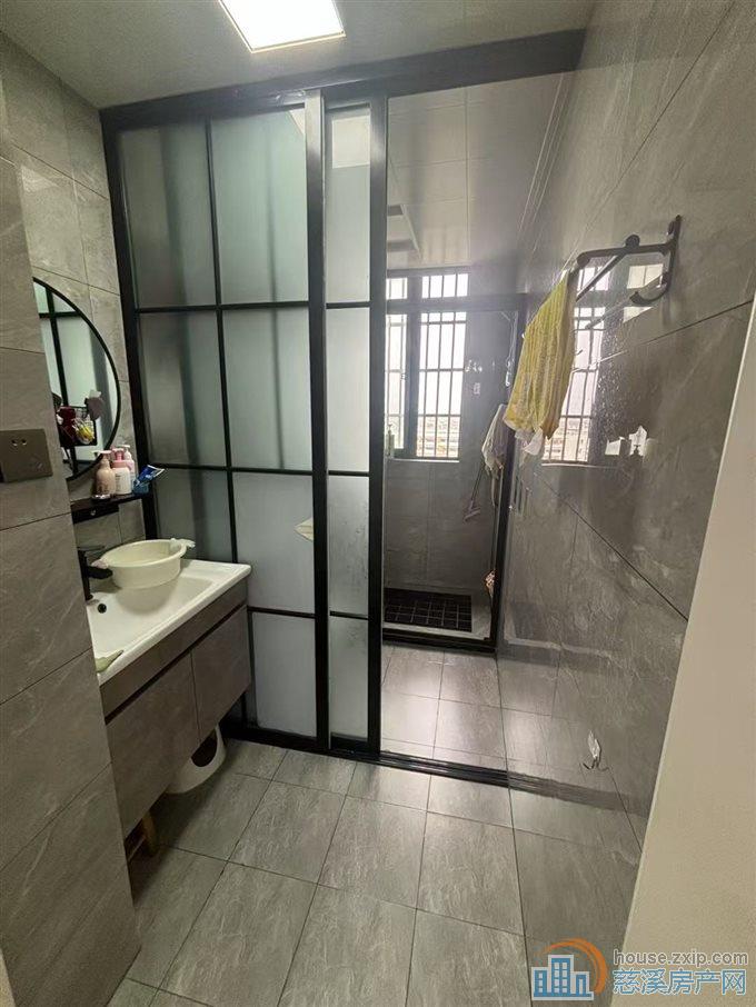 鸣北小区103平精装133.6万