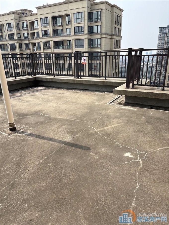 祥生祥园顶复 带一个超大露台 298万