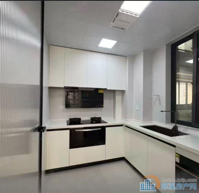 明月佳苑122平十车位+杂物间全新装修