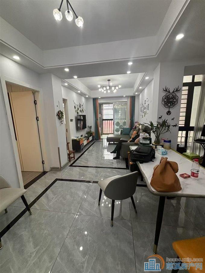 鸣北小区103平精装133.6万