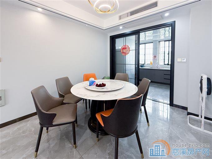 鸣北小区 精装154平185万带车位