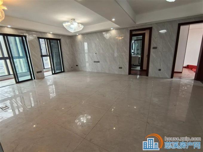 翡丽湾 全新精装146平115万带车位