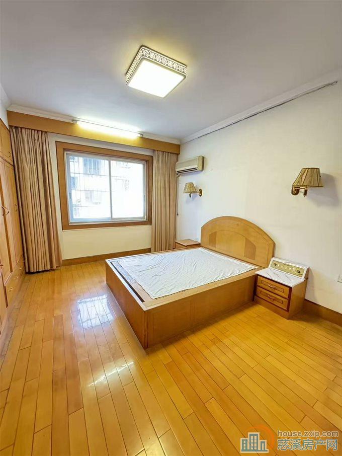 新城中心3楼126平方+自住装修106万