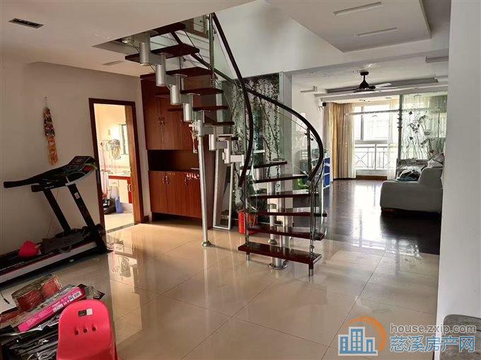 隆兴花园4室2卫