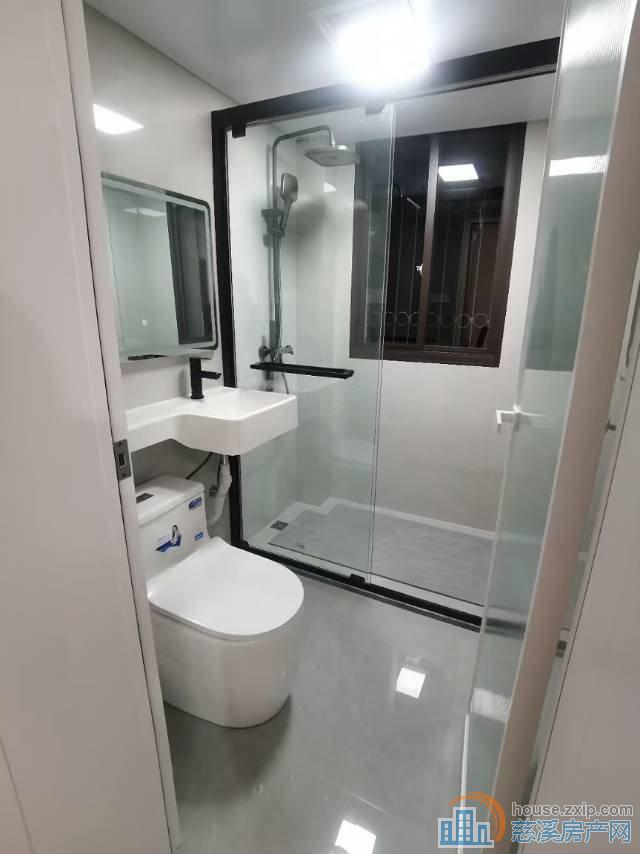 金山新村东区3楼72平+架精装78.8万