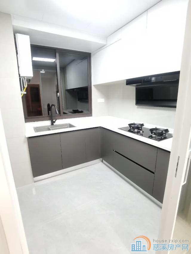 金山新村东区3楼72平+架精装78.8万