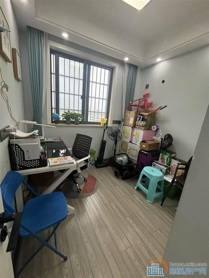 鸣北小区103平精装133.6万