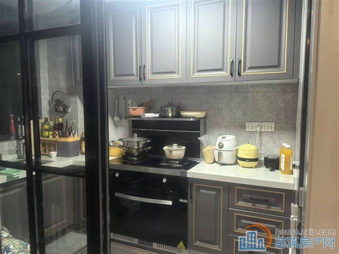 鸣北小区103平142万带充电桩车位