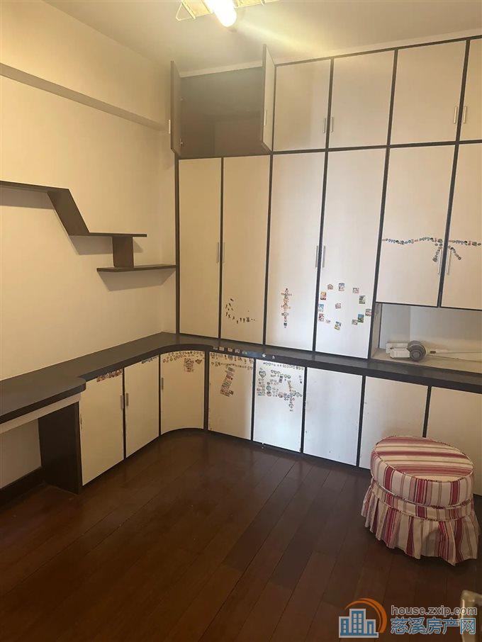 景观花苑二期 实验三小电梯房