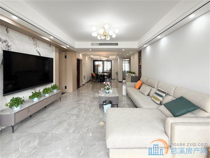 鸣北小区  精装  带车位杂物间 