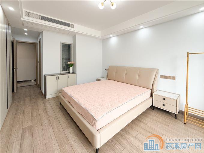 鸣北小区  精装  带车位杂物间 